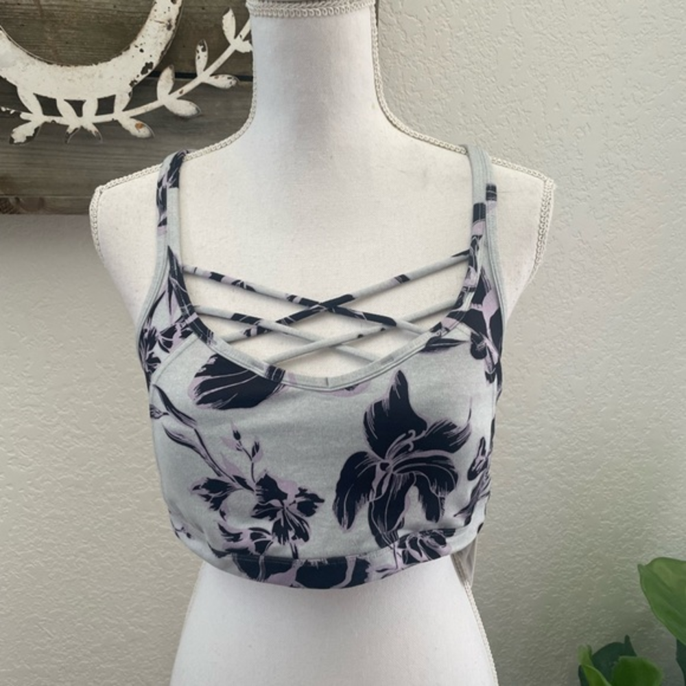 Athleta mind over mat printed sports bra cross front size L NWT